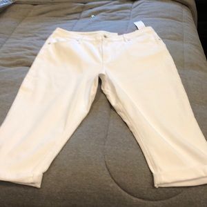White jean cropped leg size 16 Coldwater Creek NWT
